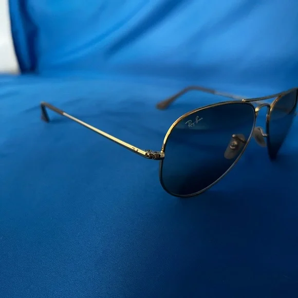 Ray-Ban Gold and Black Aviator Sunglasses - Picture 2 of 7
